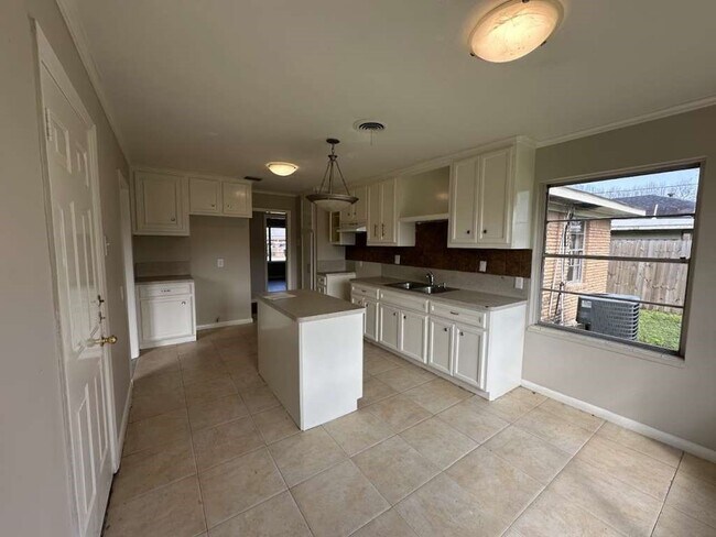 Building Photo - 205 W Rittenhouse St