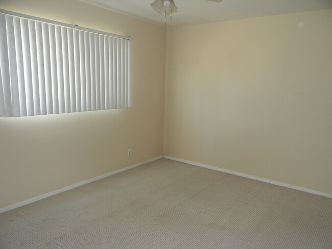 Building Photo - 1306 E Mayfair Ave