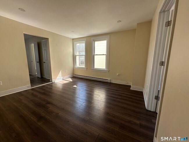 Building Photo - 567 Howe Ave