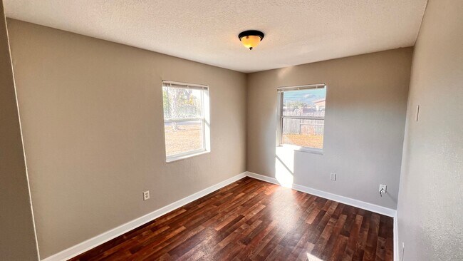 Building Photo - $300 off of a month of rent! Charming 3-Bedroom Home in Deltona! – Pets Welcome (Up to 30 lbs) – ...