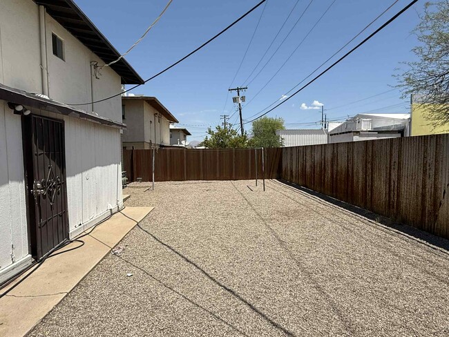 Building Photo - 2147 S Winstel Ave