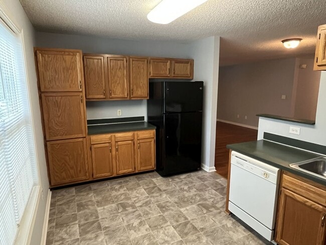 Building Photo - Great 3 Bed, 2 Bath Ranch home in Concord'...
