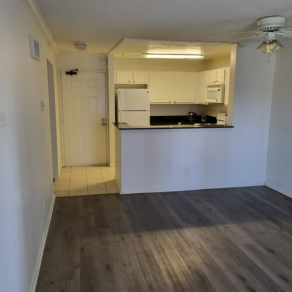 Building Photo - 3550 Lebon Dr