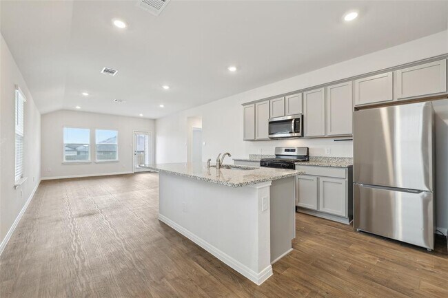 Building Photo - 528 Evergreen Sumac Lp