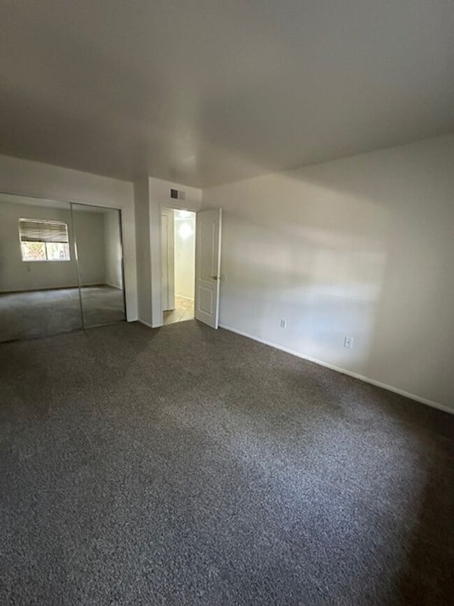 Building Photo - 2 Bd 2 Ba private condo -w/d- Old Town Sco...