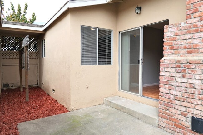 Building Photo - 2BD/1BA - Santa Clara Gem: Updated Home Ne...