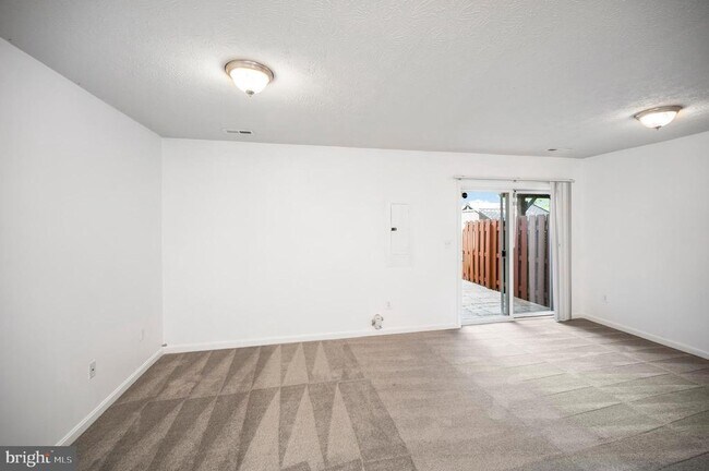 Building Photo - 104 Stingray Ct
