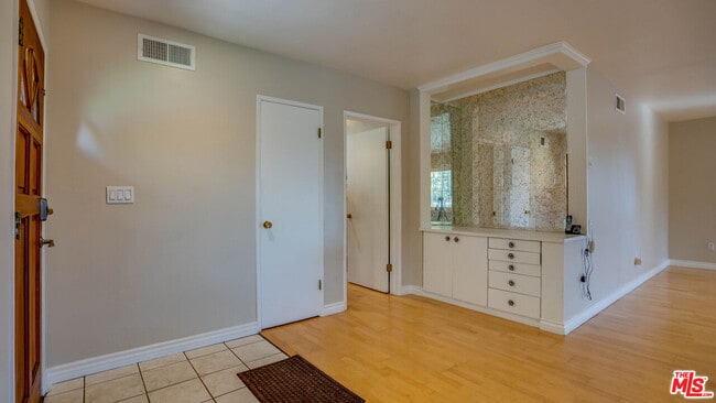 Building Photo - 9631 Crystal View Dr