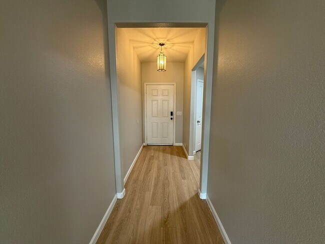 Building Photo - 1909 Morning Dove Dr