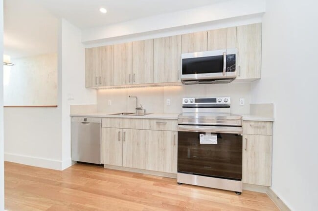 Building Photo - 3 bedroom in JACKSON HEIGHTS NY 11372