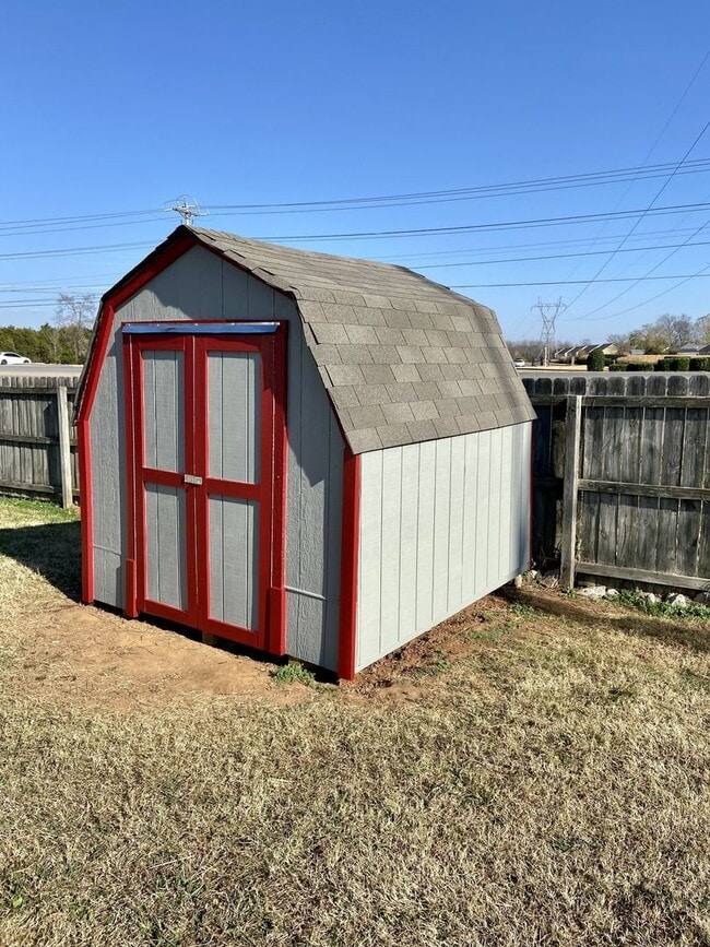 Building Photo - Cozy Home Close to MTSU