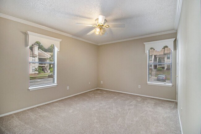 Building Photo - Sunlit 2BD/2BA with Fireplace in Peaceful ...