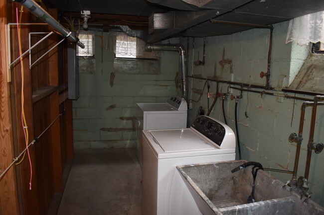 Basement laundry - with washer & dryer - 18921 Coffinberry Blvd