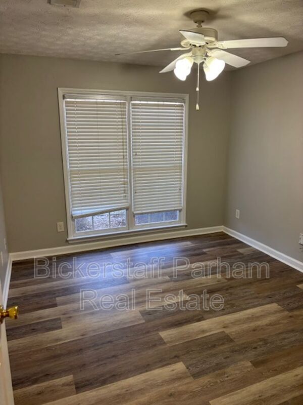 Building Photo - 9146 Garrett Lake Dr