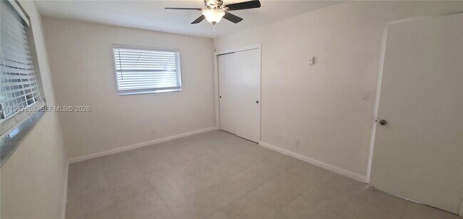 Building Photo - 1900 N 32nd Ct