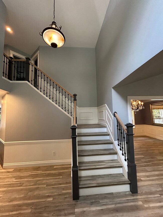 Building Photo - For Rent – Stunning 4-Bedroom NW Contempor...