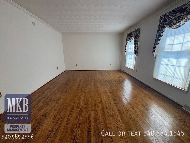 Building Photo - 5175 Lakeland Dr