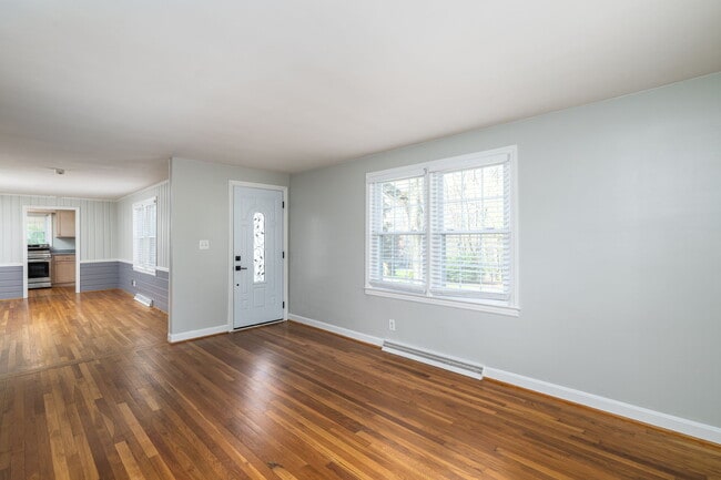 Building Photo - 3327 Emory Dr