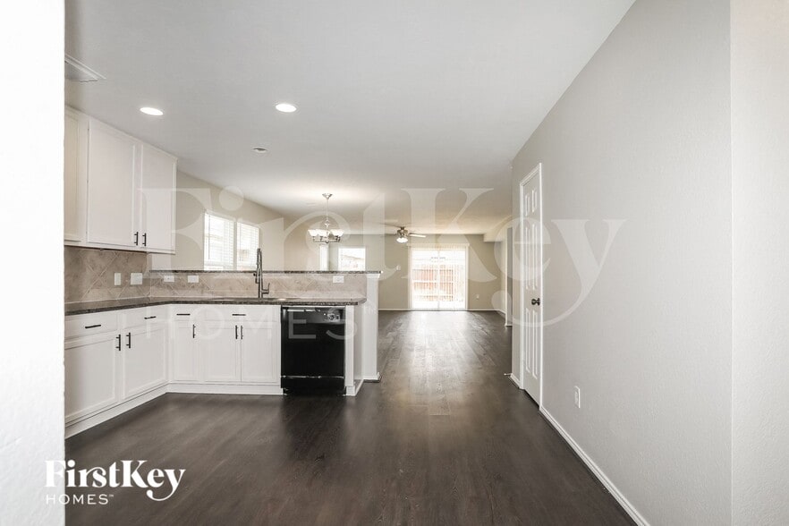 Building Photo - 15406 Boulder Hollow Ln