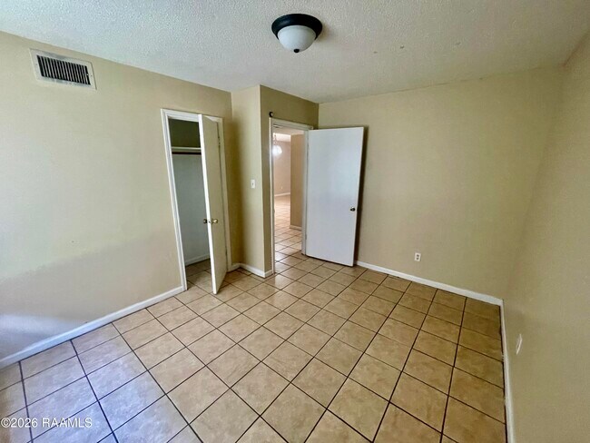 Building Photo - 409 Scotsdale St