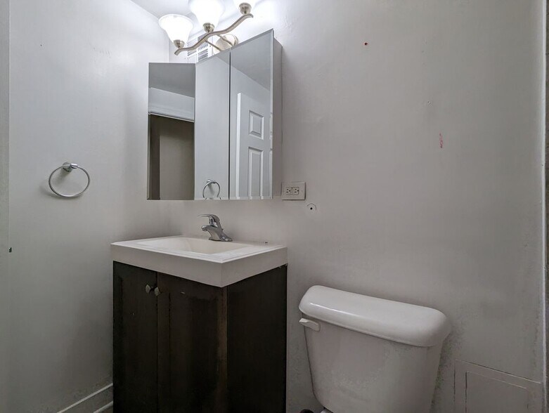 Building Photo - 4180 N Marine Dr