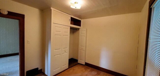 Building Photo - 1 br, 1 bath Duplex - 511 South 3rd Street 1