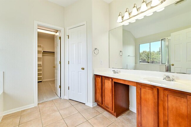 Building Photo - 20308 Farm Pond Ln
