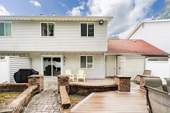 Building Photo - 11 Desiree Ct