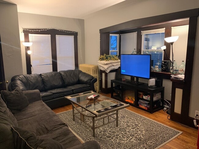 Primary Photo - Maryland 6Bdrm House blocks from UWM Campus