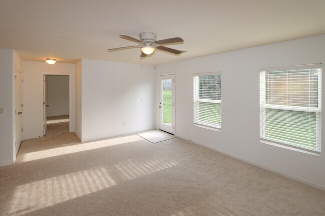 Building Photo - 31 Southfork Dr