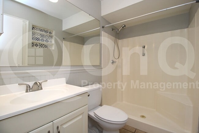 Building Photo - 2522 E Don Carlos Ave