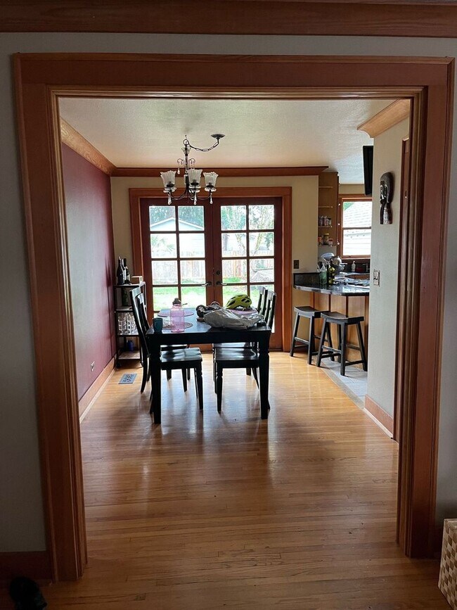Building Photo - 3-Bedroom Home in SE Portland!