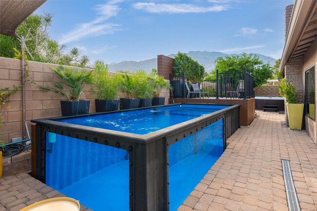 Building Photo - 1289 E Caleta Way