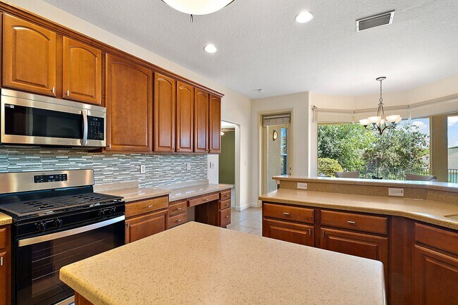 Building Photo - Gorgeous 3-Bedroom, 2-Bath in Bright Water...