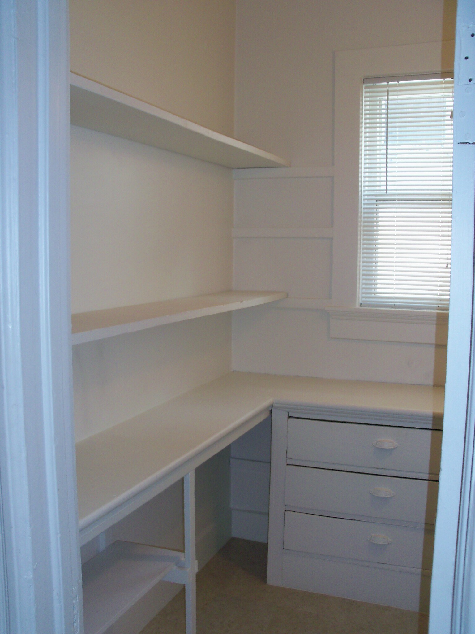 Pantry (4' 8" x 7') - 3115 N Bartlett Ave - Lower