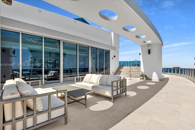 Building Photo - 200 Biscayne Blvd Way