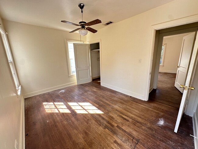 Building Photo - 2 bed home!