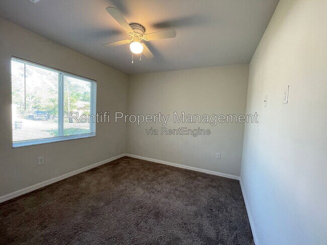 Building Photo - 2413 Millie Ave S