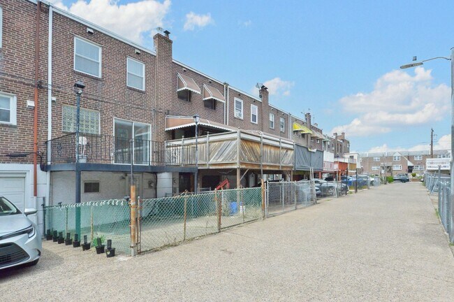 Building Photo - 2019 S Etting St