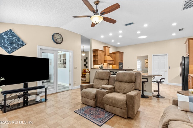 Building Photo - 6656 Rivercrest Dr