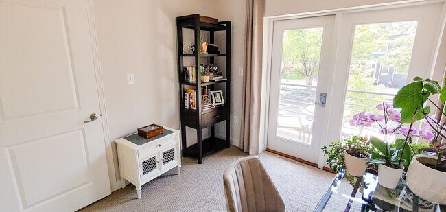 Building Photo - Beautiful 2 Bed/2 Bath Condo Rental - Conv...