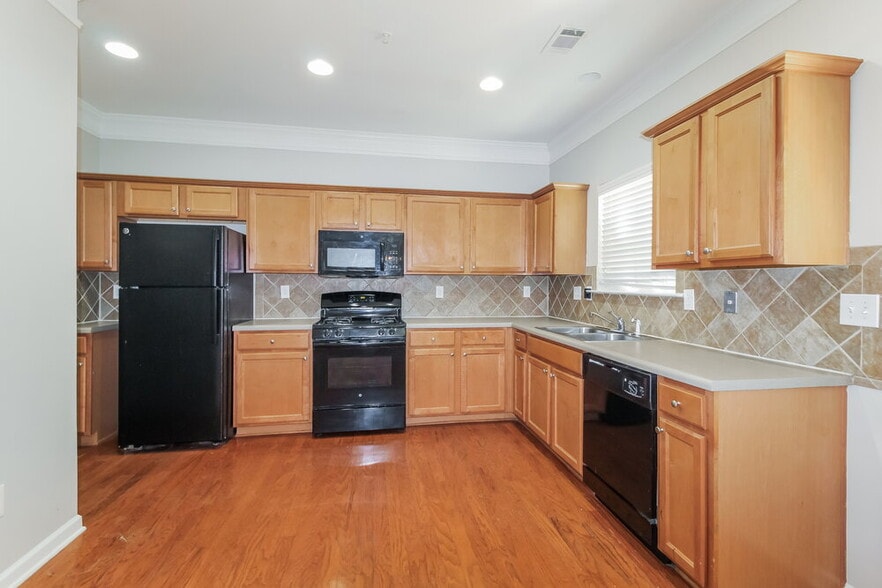 Building Photo - 2032 Appaloosa Way