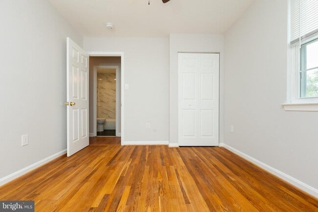 Building Photo - 9004 Roundleaf Way