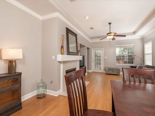 Building Photo - Beautiful 3 bedroom town home for rent Aug...