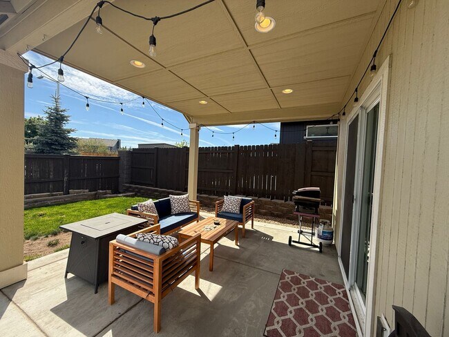 Building Photo - CHECK OUT THIS BEAUTIFUL HOME IN MAPLE MEADOWS!!
