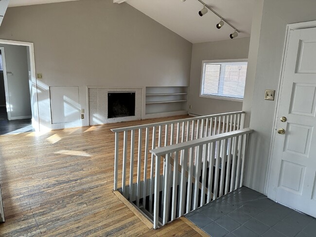 Building Photo - AVAILABLE JULY! Student Housing near DU Campus!