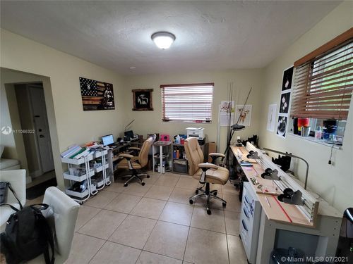Building Photo - 2233 SW 57th Ct