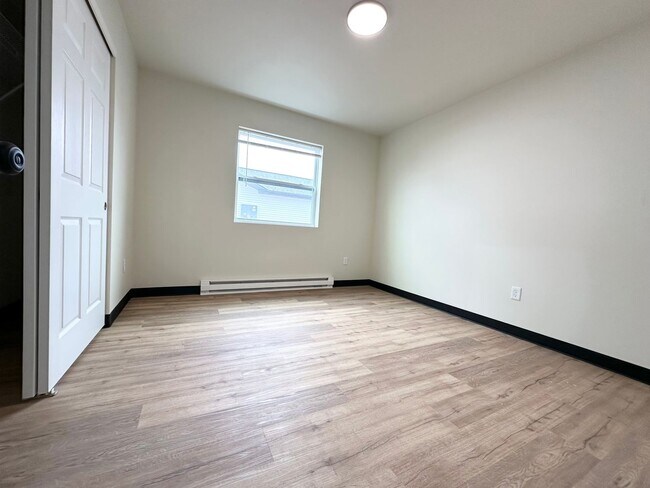 Building Photo - 533 Rustic Ridge Dr