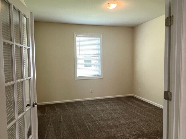 Building Photo - 73 Shell Hall Way