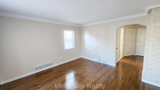 Building Photo - 315 N Minerva Ave